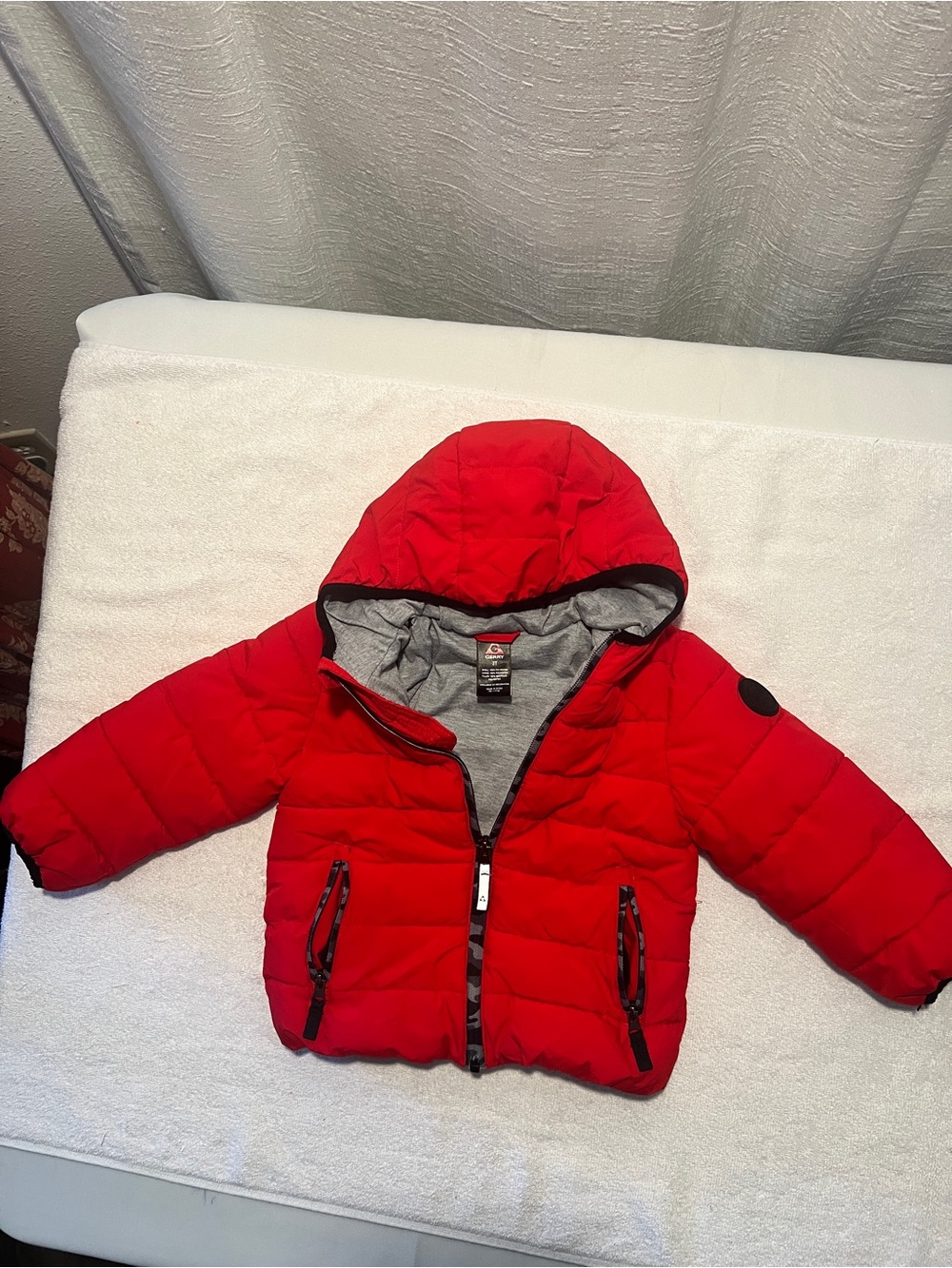Gerry Weber Bright Red Puffer Hooded Jacket for Kids SIZE 3 T